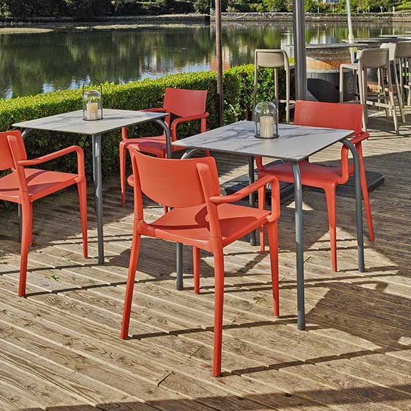Table Rodas Ezpeleta en terrasse, mobilier CHR
