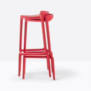 Tabourets de bar Happy rouges empilés