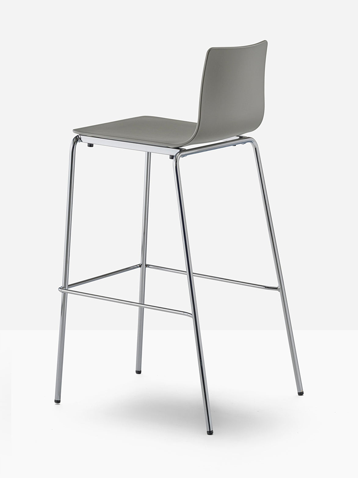 Tabouret de bar Inga gris vue de trois quarts arrière