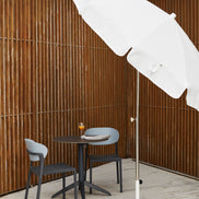 Parasol Tenerife Ø 200 cm Ezpeleta en situation sur une terrasse CHR