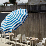 Parasol Tenerife Ø 200 cm Ezpeleta en situation sur une terrasse CHR