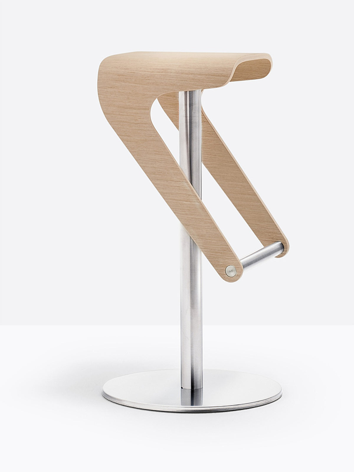 Tabouret Woody 496 chêne blanchi vue de trois quarts